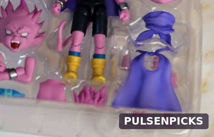 Beelzebub removable cape and extra figure accessories closeup